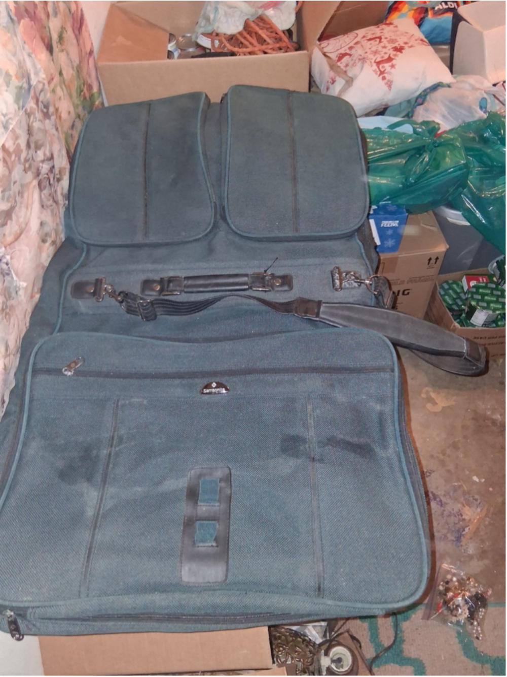 Samsonite Dark Green Garment Bag Shoulder Strap Clothing Compartment Solid